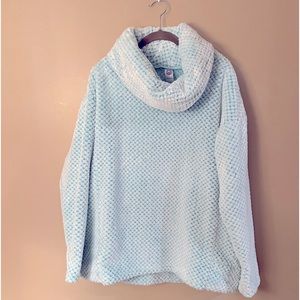 Te Verde Cowl Neck Fuzzy Pullover - Size XL